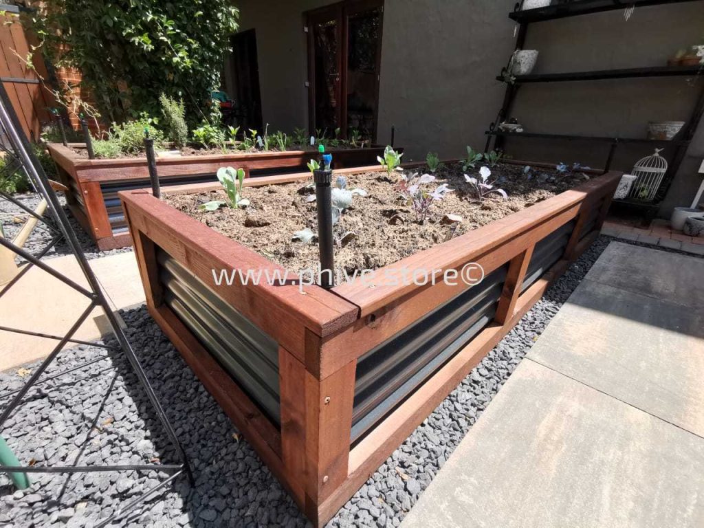 backyard Landscaping ideas with raised beds